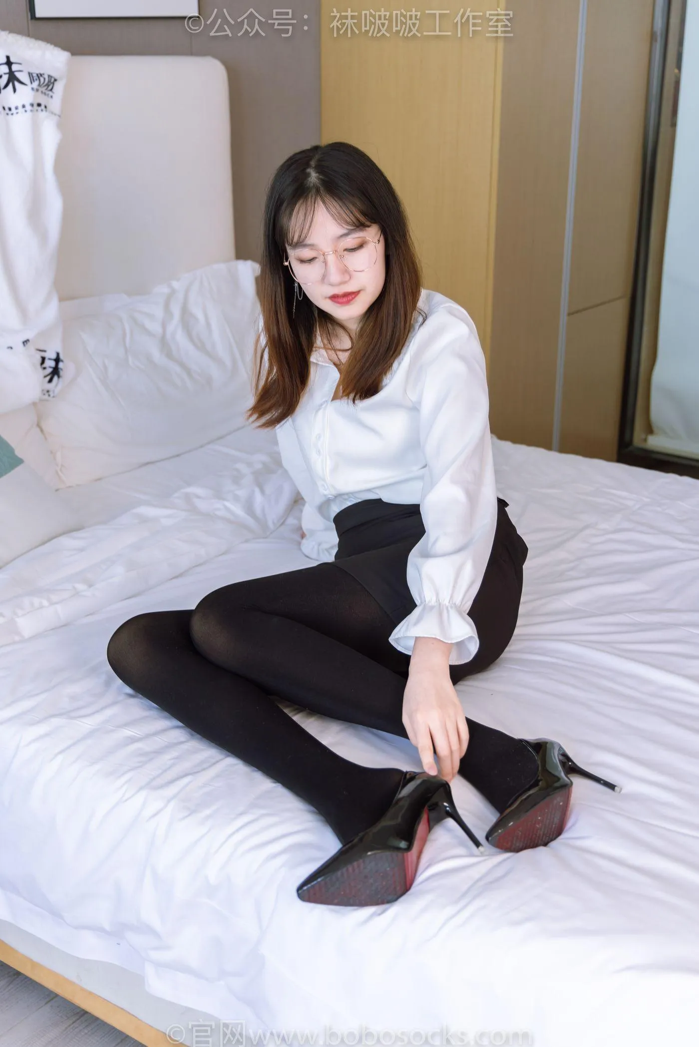 [BoBoSocks袜啵啵]NO.090 小甜豆-高跟鞋、厚黑丝 [140P]插图5